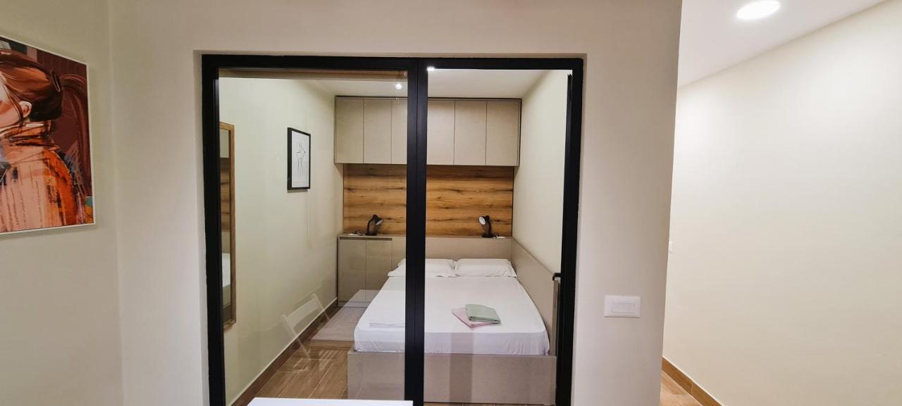 2V1 - Center Apartment 4 ติรานา ภายนอก รูปภาพ