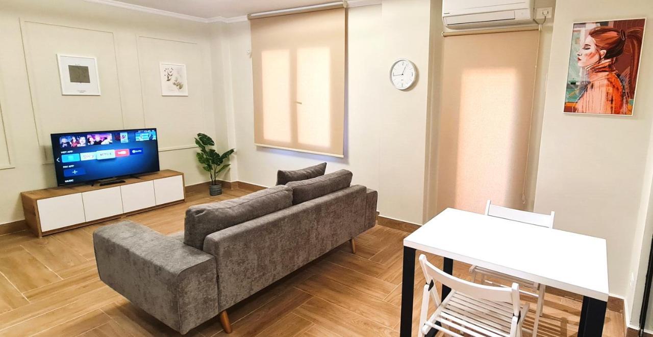 2V1 - Center Apartment 4 ติรานา ภายนอก รูปภาพ
